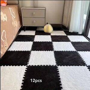 Black and Creme Checkered Floor Mat Set